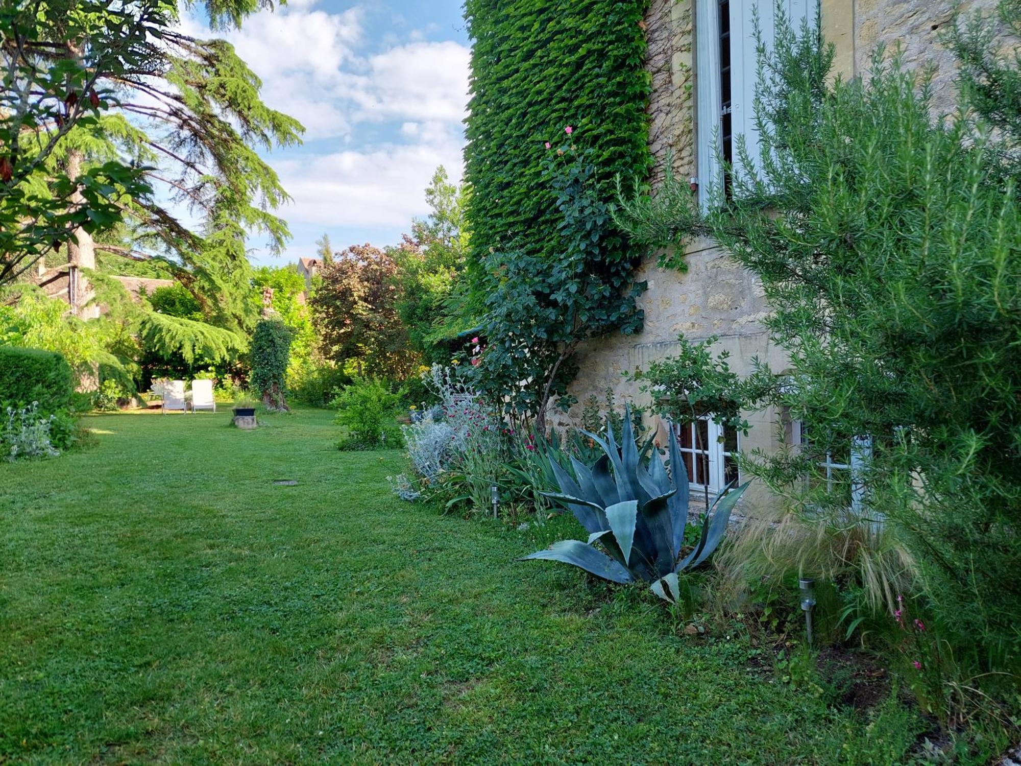 Rue Du Chateau Bed & Breakfast *